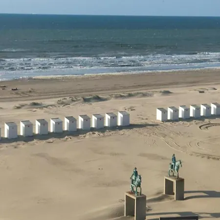 By The Sea In Belgium With Access, Cleaning Included Apartman