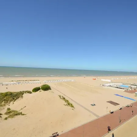 By The Sea In Belgium With Access, Cleaning Included Apartment Oostduinkerke